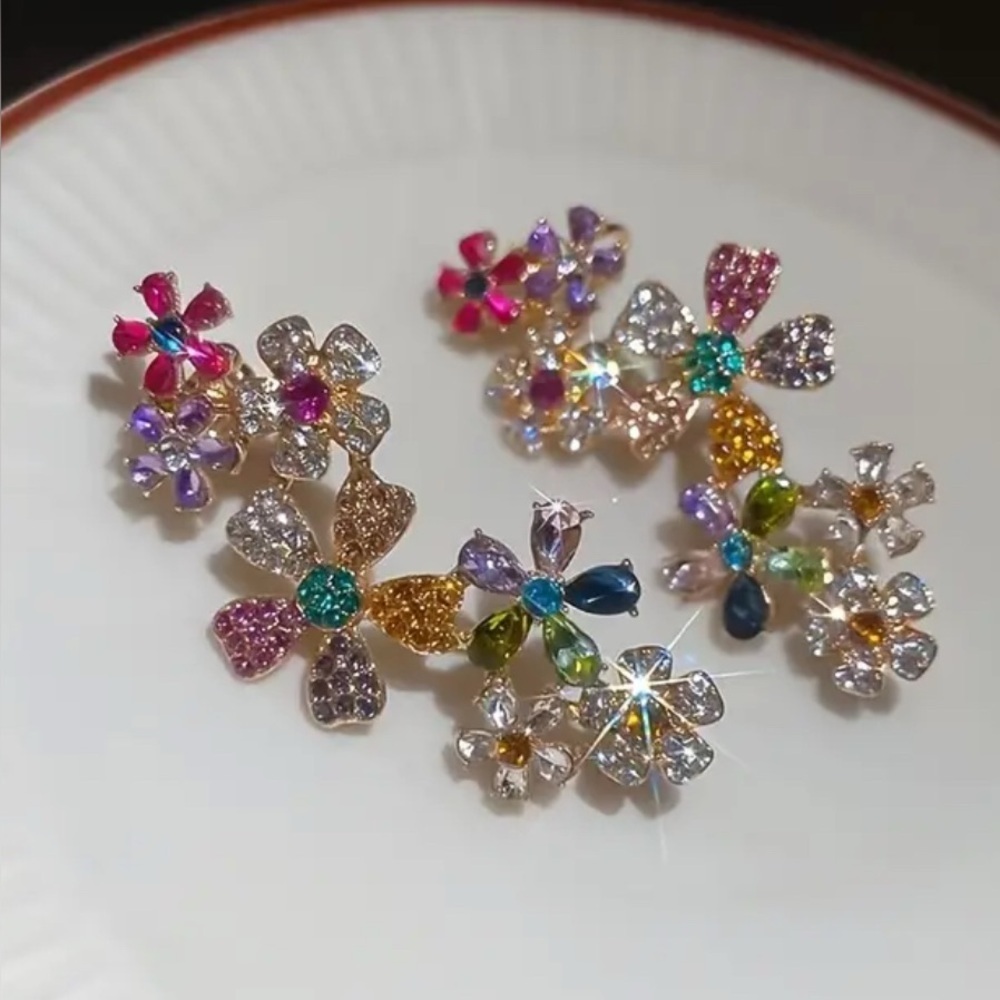 Last Chance! GORGEOUS! Sparkle Golden Floral Earrings - Picture 4 of 6